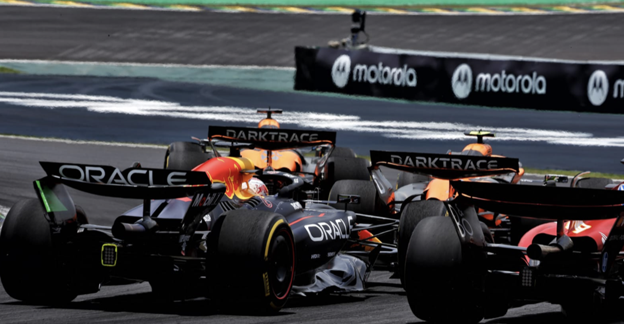 迈凯伦绝杀红牛车队，汉密尔顿带队取胜